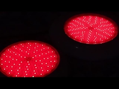 Światło basenowe podłączone do ściany